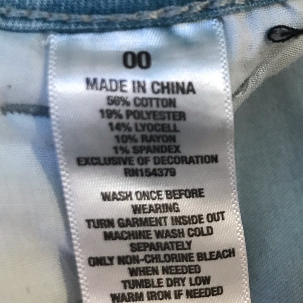 Light-wash Ripped Jeans - Picture 5 of 5